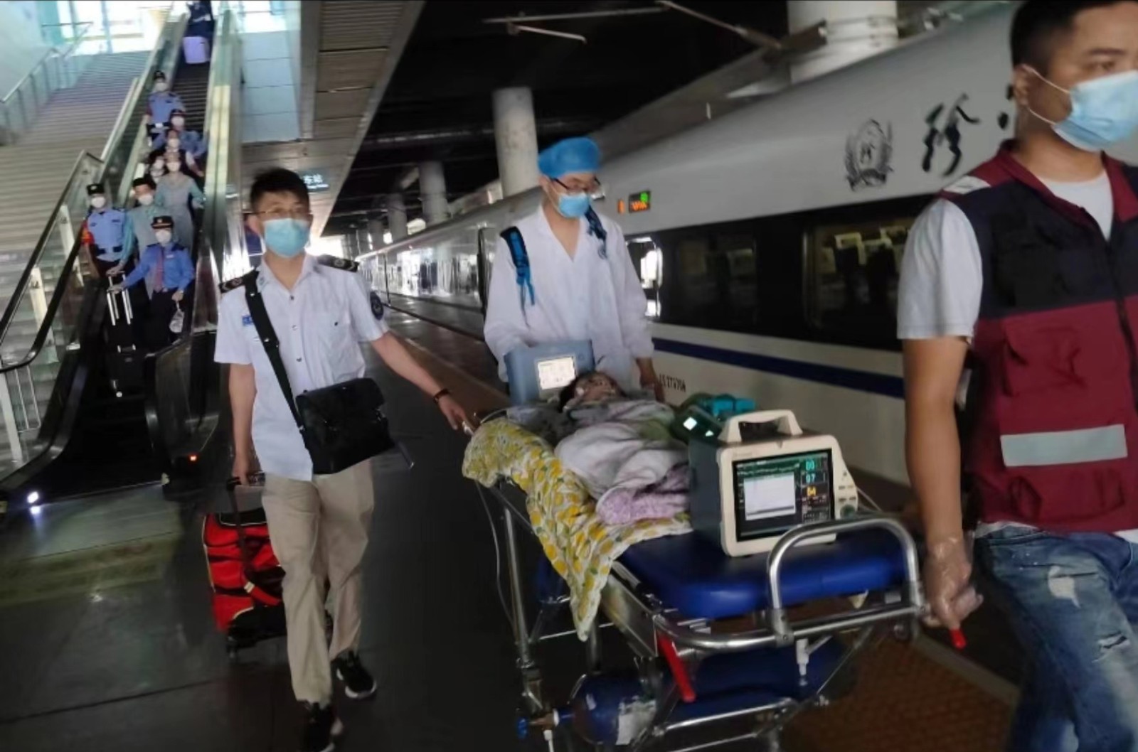 马尔康市高铁转运公司